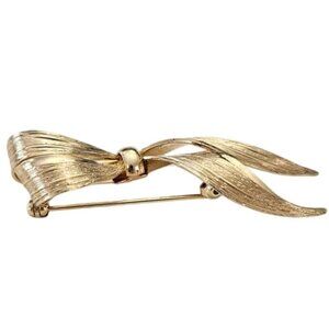 Grosse Germany 1964 Bow Brooch Gold Tone Textured Ribbon Pin, Signed